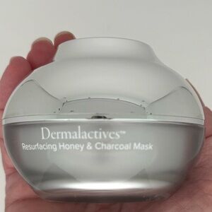 Luxurious Resurfacing Honey & Charcoal Mask